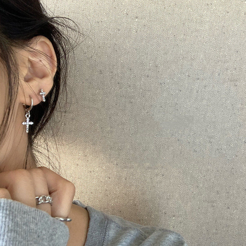 925 silver needle asymmetrical diamond-encrusted cross stud earrings