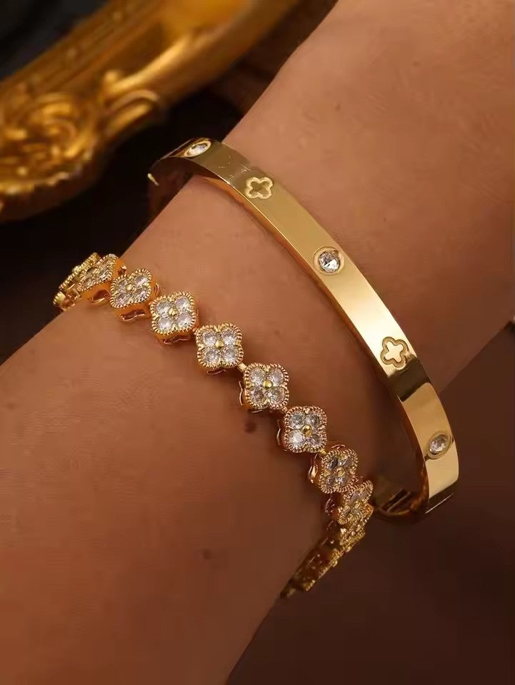 Delicate Lucky Clover Women Bracelet