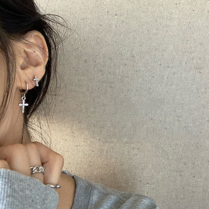 925 silver needle asymmetrical diamond-encrusted cross stud earrings