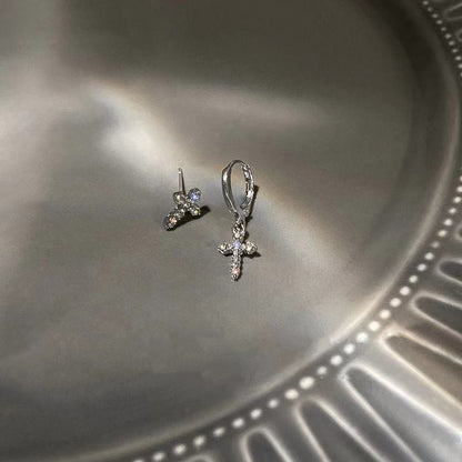 925 silver needle asymmetrical diamond-encrusted cross stud earrings