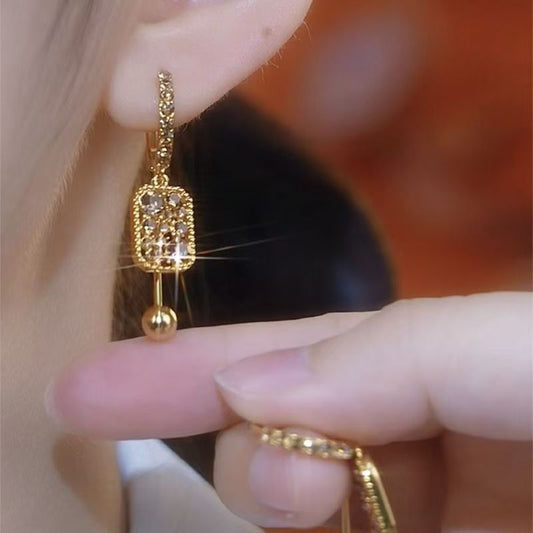 Luxurious and Sophisticated Geometric Stud Earrings with Full Diamonds